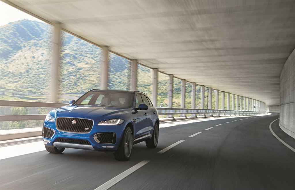 Jag_FPACE_LE_S_Location_Image_140915_11_LowRes